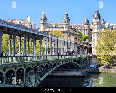 pont de bir hakeim parigi Foto Stock