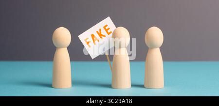 Fake News in Progress, Facts and Propaganda, Concept Conspiracy Theory, Media and Manipulation, Mind Control Foto Stock