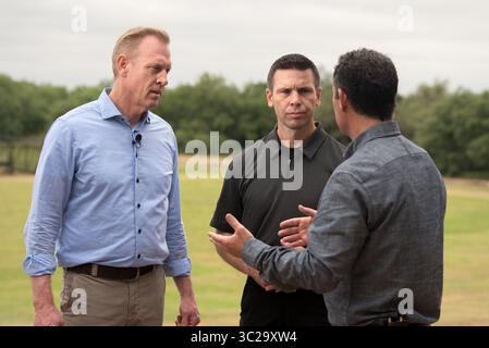 11 maggio 2019 - McAllen, Texas, Stati Uniti d'America - Segretario della difesa degli Stati Uniti Patrick Shanahan, a sinistra, e Segretario della sicurezza interna Kevin McAleenan, centro, rispondere alle domande di FOX News Anchor Brian Kilmeade durante un'intervista durante una visita al confine meridionale degli Stati Uniti 11 maggio 2019 a McAllen, Texas. (Immagine di credito: © Amber I. Smith via ZUMA Wire) Foto Stock
