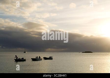 24 maggio 2019: Bahamas: Tramonto con piccole barche. Beach Fernandez Bay Village, Cat Island. Bahamas (immagine di credito: © Sergi Reboredo/ZUMA Wire) Foto Stock