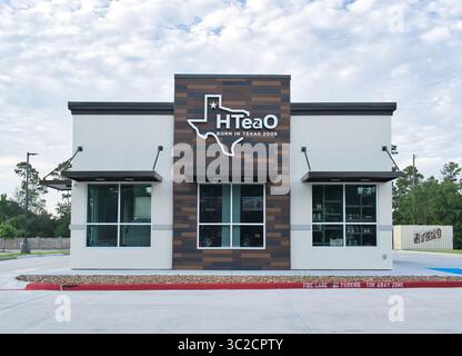 Houston, Texas USA 07-20-2025: Esterno del negozio di tè HTeaO. Foto Stock