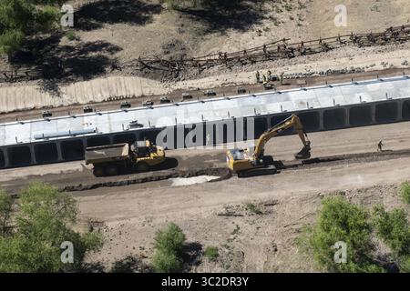 29 maggio 2019 - Sasebe, Arizona, Stati Uniti d'America - Vista aerea del confine meridionale degli Stati Uniti lungo un tratto remoto di Sonora Messico da un elicottero UH-60 Blackhawk della U.S. Customs and Border Patrol 29 maggio 2019 su Sasabe, Arizona. (Immagine di credito: © James K. McCann via ZUMA Wire) Foto Stock