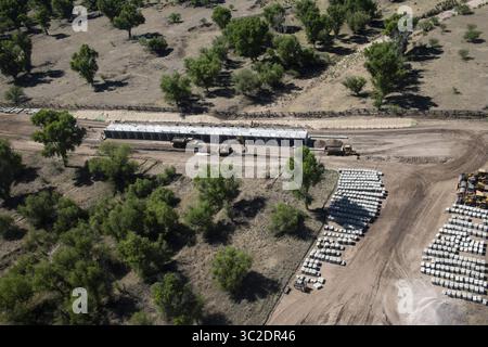 29 maggio 2019 - Sasebe, Arizona, Stati Uniti d'America - Vista aerea del confine meridionale degli Stati Uniti lungo un tratto remoto di Sonora Messico da un elicottero UH-60 Blackhawk della U.S. Customs and Border Patrol 29 maggio 2019 su Sasabe, Arizona. (Immagine di credito: © James K. McCann via ZUMA Wire) Foto Stock