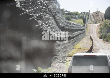 29 maggio 2019 - Sasebe, Arizona, Stati Uniti d'America - Un veicolo di pattuglia di confine degli Stati Uniti lungo il confine meridionale in un remoto tratto di Sonora Messico 29 maggio 2019 sopra Sasabe, Arizona. (Immagine di credito: © James K. McCann via ZUMA Wire) Foto Stock