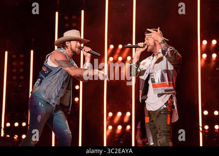 7 giugno 2019 - Nashville, TN, USA - NASHVILLE, TENNESSEE - 06 GIUGNO: Brian Kelley e Tyler Hubbard della Florida Georgia Line si esibiscono sul palco durante il primo giorno del 2019 CMA Music Festival il 6 giugno 2019 a Nashville, Tennessee. Foto: Andrew Wendowski per imageSPACE (immagine di credito: © Imagespace via ZUMA Wire) Foto Stock