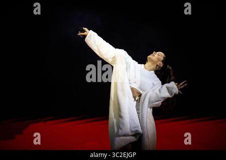 8 giugno 2019 - Porto, Porto, Portogallo - la cantante spagnola, RosalÃ­a (RosalÃ­a Vila Tobella) si esibisce dal vivo sul palco durante il NOS Primavera Sound Festival di Porto. (Immagine di credito: © Diogo Baptista/SOPA Images via ZUMA Wire) Foto Stock