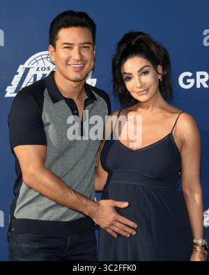 Giugno 12, 2019 - Los Angeles, California, Stati Uniti d'America - 12 Giugno 2019 - Los Angeles, California. Mario Lopez e Courtney Lopez assiste il Los Angeles Dodgers Foundation Blue Diamond Gala presso il Dodger Stadium. (Credito Immagine: © Billy Bennight/ZUMA filo) Foto Stock