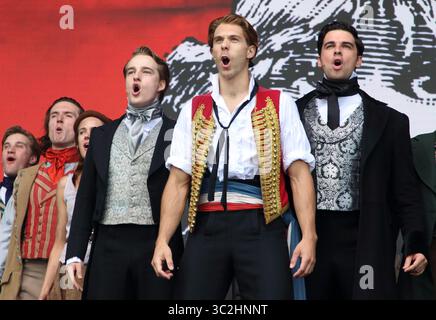 22 giugno 2019 - Londra, Regno Unito - Les Miserables nel musical più longevo del West end, aperto nel 1985. Sempre più popolare come sempre, il cast si è esibito DAL VIVO al West End..il fine settimana in cui il cast dei migliori musical del West End Theatre di Londonâ si esibisce di fronte a circa 100,000 spettatori nel corso dei due giorni - e il tutto gratuitamente nell'iconica cornice di Trafalgar Square. (Immagine di credito: © Keith Mayhew/SOPA Images via ZUMA Wire) Foto Stock
