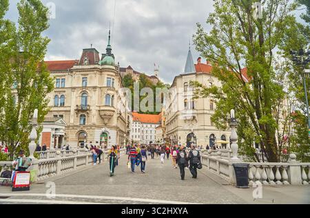 Slovenia, Lubiana - 23 settembre 2022: Scopri le affascinanti strade di Lubiana, che mostrano l'affascinante architettura storica Foto Stock