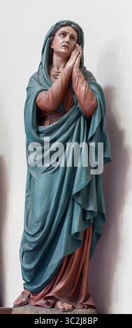 PIACENZA, ITALIA - 21 MAGGIO 2025: Statua della Vergine Maria nella chiesa del Corpus Domini di Giovanni Ghernardi (1758). Foto Stock