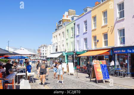 Margate Old Town The Parade negozi bar e ristoranti a Margate Kent Inghilterra Regno Unito GB Europa Foto Stock