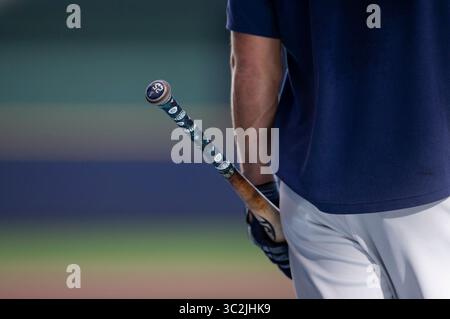 25 giugno 2019: Una mazza avvolta con nastro dei Seattle Mariners sul manico esposta dal terza base dei Seattle Mariners Dylan Moore n. 25 prima della partita di baseball della Major League Baseball tra i Milwaukee Brewers e i Seattle Mariners al Miller Park di Milwaukee, WISCONSIN. John Fisher/CSM(immagine di credito: &Copy; John Fisher/CSM tramite cavo ZUMA) Foto Stock