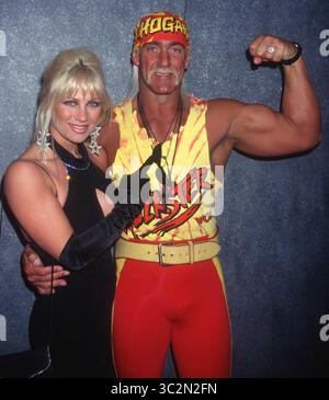 **FILE PHOTO** Hulk Hogan è morto. 1994 Hulk Hogan ex moglie Linda Hogan foto di John Barrett/PHOTOlink/MediaPunch Foto Stock