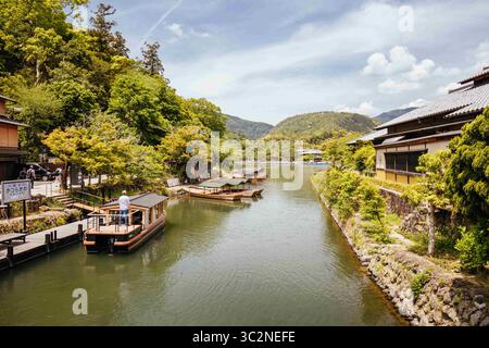 16 maggio 2019 - la vista del fiume Katsura dal ponte Togetsu nel distretto di Arashiyama a Kyoto, Giappone (immagine di credito: © Chris Putnam/ZUMA Wire) Foto Stock