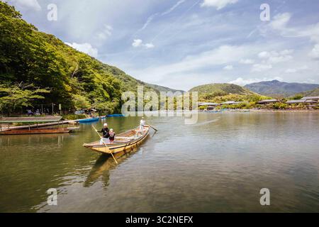 16 maggio 2019 - la vista del fiume Katsura dal ponte Togetsu nel distretto di Arashiyama a Kyoto, Giappone (immagine di credito: © Chris Putnam/ZUMA Wire) Foto Stock
