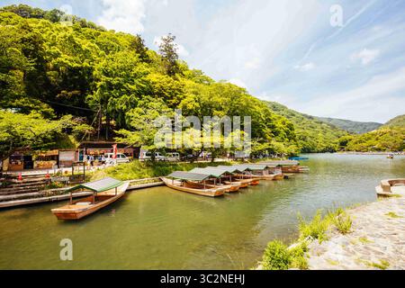 16 maggio 2019 - la vista del fiume Katsura dal ponte Togetsu nel distretto di Arashiyama a Kyoto, Giappone (immagine di credito: © Chris Putnam/ZUMA Wire) Foto Stock