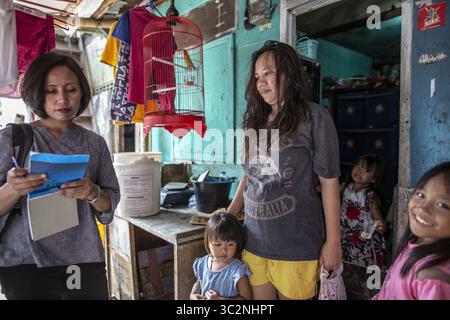 13 luglio 2019 - Giacarta, giacarta, Indonesia - Giacarta, Indoensia, 16 luglio 2019: condizioni dei bambini in zona povera a Giacarta e programma di immunizzazione applicato loro. Il programma di immunizzazione in Indonesia negli ultimi cinque anni non ha registrato uno sviluppo significativo. 2018 risultati della ricerca sulla salute di base il Ministero della salute indonesiano mostra che la copertura dello stato di immunizzazione di base completa (IDL) nei bambini (età 12-23 mesi) è diminuita dal 59,2% (2013) al 57,9% (2018). Universitas Indonesia Public Health Center Health of Research stavano facendo il programma di ricerca per Coverag Foto Stock