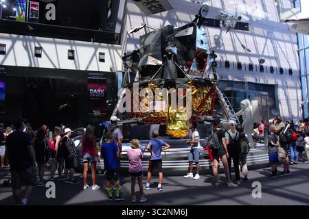16 luglio 2019 - Washington, DC, Stati Uniti - a partire dal 16 luglio, in occasione del 50° anniversario del lancio della missione Apollo 11, il National Air and Space Museum dello Smithsonian ha iniziato le celebrazioni per il 50° anniversario dell'Apollo 11 tornando ad esporre, per la prima volta in 13 anni e dopo aver subito un'estesa conservazione, la tuta spaziale di Neil Armstrong dal primo atterraggio sulla Luna. Qui si vede il modulo lunare LM-2, costruito per un volo di prova senza equipaggio che è stato successivamente cancellato come non necessario e utilizzato invece per i test a terra. (Immagine di credito: © Evan Golub/ZUMA Wire) Foto Stock