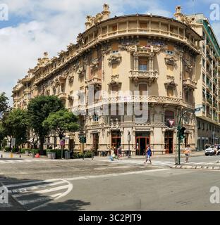 Savona, regione Liguria, Italia: 23 giugno 2025 - Palazzo piane o Palazzo delle palle. Corso Mazzini è una strada di Savona, in Italia, conosciuta per la sua cultura Foto Stock