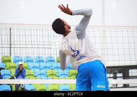 24 luglio 2019, Lima, Lima, Perù: Beach volley; Ruben Mora dal Nicaragua in azione in un round preliminare durante i Giochi Panamericani di Lima 2019 (Credit Image: © Carlos Garcia Granthon/ZUMA Wire) Foto Stock