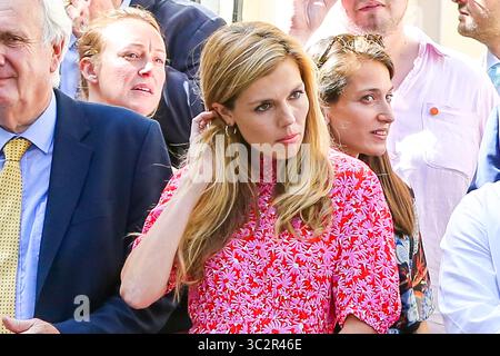 24 luglio 2019, Londra, Regno Unito: Carrie Symonds, la fidanzata del nuovo primo ministro britannico Boris Johnson, aspetta che Boris arrivi a Downing Street. Boris Johnson è stato eletto come nuovo leader del Partito Conservatore e Unionista e sarà il 77 ° primo ministro della Gran Bretagna. Il primo ministro uscente Theresa May si è dimesso oggi presto. (Immagine di credito: © Steve Taylor/SOPA Images via ZUMA Wire) Foto Stock
