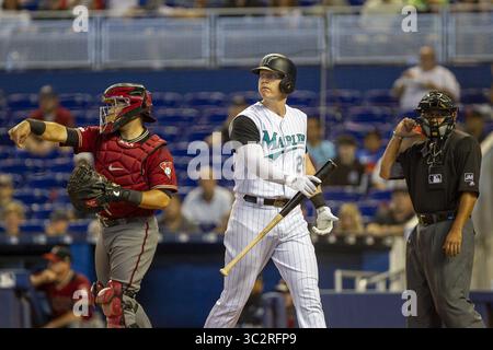 28 luglio 2019, Miami, FL, Stati Uniti: La prima base dei Miami Marlins Garrett Cooper (26) colpisce nel primo inning contro gli Arizona Diamondbacks domenica 28 luglio 2019 al Marlins Park di Miami, Flag. (Credit Image: © TNS via ZUMA Wire) Foto Stock