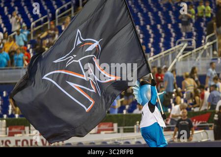 28 luglio 2019, Miami, Florida, Stati Uniti: La mascotte dei Miami Marlins Billy the Marli, celebra la vittoria dei Marlins contro gli Arizona Diamondbacks domenica 28 luglio 2019 al Marlins Park di Miami, Flag. (Credit Image: © TNS via ZUMA Wire) Foto Stock