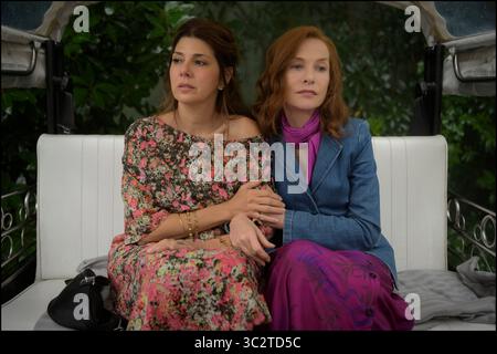 DATA DI USCITA: 25 ottobre 2019 TITOLO: Frankie STUDIO: Sony Pictures Classics DIRECTOR: IRA Sachs TRAMA: Tre generazioni si confrontano con un'esperienza che cambia la vita durante un giorno di vacanza a Sintra, Portogallo, una città storica conosciuta per i suoi fitti giardini e le ville e i palazzi da favola. PROTAGONISTA: MARISA TOMEI nel ruolo di Ilene Bianchi, ISABELLE HUPPERT nel ruolo di Frankie. (Immagine di credito: © Sony Pictures Classics/Entertainment Pictures/ZUMAPRESS.com) Foto Stock