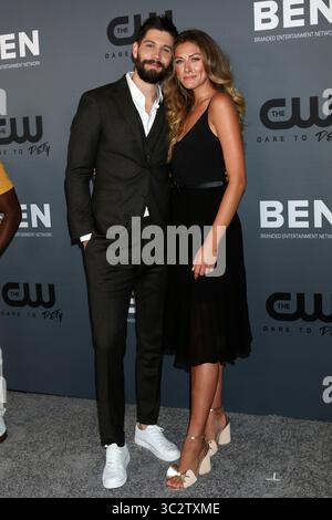 Agosto 4, 2019, Beverly Hills, CA, Stati Uniti d'America: LOS ANGELES - 4 agosto: Casey Deidrick, Perry Mattfeld presso il CW TCA Estate All-Star Party presso il Beverly Hilton Hotel il 4 agosto 2019 a Beverly Hills, CA (credito Immagine: © Kay Blake/ZUMA filo) Foto Stock