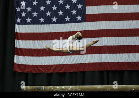 9 agosto 2019: La ginnasta eMjae Frazier gareggia durante il primo giorno della competizione femminile junior agli US Gymnastics Championships 2019, svoltasi a Kansas City, Missouri. Melissa J. Perenson/CSM(immagine di credito: &Copy; Melissa J. Perenson/CSM via ZUMA Wire) Foto Stock