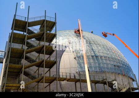 12 agosto 2019, Los Angeles, California, USA: La costruzione continua sul lungo ritardato Academy Museum of Motion Pictures. Originariamente previsto per l'apertura nel 2019, il dater è stato rimandato indietro fino a dopo la cerimonia degli Oscar nel febbraio 2020. Le sfide di costruzione con la struttura simile a Death Star e la ristrutturazione dell'edificio 1939 May Company hanno aumentato il costo stimato di 250 milioni di dollari a un costo stimato di 388 milioni di dollari. (Immagine di credito: © Stan Sholik/ZUMA Wire) Foto Stock