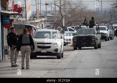 Pattuglia militare a Ciudad Juarez in mezzo alla crescente violenza urbana. Foto Stock