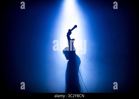 18 agosto 2019, Paredes De Coura, Portogallo: Brett Anderson della rock band inglese, Suede si esibisce dal vivo sul palco del festival musicale Vodafone Paredes de Coura. (Immagine di credito: © Diogo Baptista/SOPA Images via ZUMA Wire) Foto Stock