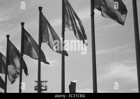 Sede dei Giochi Olimpici di Pechino 2008 bandiere in colore bianco e nero Foto Stock