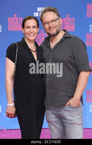 Ulrike Frank mit Ehemann Marc Schubring bei der Premiere des Kinofilms 'Die nackte Kanone' im Kino UCI Luxe East Side Gallery. Berlino, 24.07.2025 Foto Stock