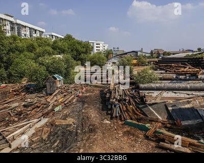 31 agosto 2019, Giacarta Nord, Giacarta, Indonesia: Giacarta, Indonesia, 31 agosto 2019: veduta dei bambini e delle condizioni del livello del mare a Muara Baru-Nord Giacarta che già sopra il suolo. Giacarta è una delle città che affondano più velocemente del mondo, secondo il World Economic Forum, a causa dell'innalzamento del livello del mare e dell'eccessiva estrazione delle acque sotterranee. (Immagine di credito: © Donal HusniZUMA Wire) Foto Stock