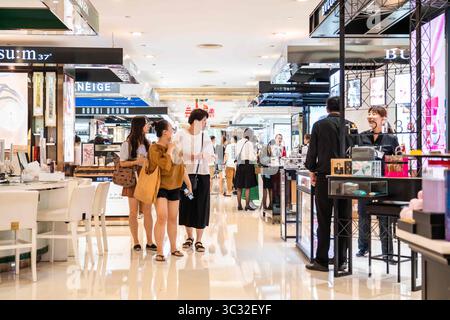 31 agosto 2019, Shanghai, Cina: I clienti acquistano presso i grandi magazzini Jiuguang di Shanghai. (Immagine di credito: © Alex Tai/SOPA Images via ZUMA Wire) Foto Stock