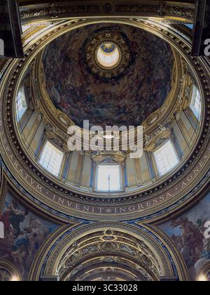 La cupola affrescata della Chiesa di Sant'Agnese in Agone Foto Stock