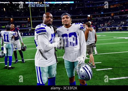 24 agosto 2019: Il fullback dei Dallas Cowboys Jamize Olawale (49) e il wide receiver dei Dallas Cowboys Jalen Guyton (83) durante una partita di football tra Houston Texans e Dallas Cowboys all'AT&T Stadium di Arlington, Texas. .Manny Flores/CSM Foto Stock