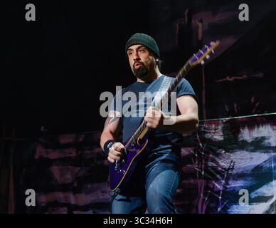 26 ottobre 2014, San Bernardino, California, Stati Uniti: ROB CAGGIANO di Volbeat al Knotfest presso l'anfiteatro di San Manuel a San Bernardino, California (immagine di credito: © Charlie Steffens/ZUMA Wire) Foto Stock