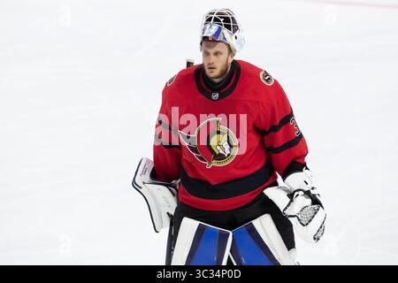 25 marzo 2021: Il portiere degli Ottawa Senators Anton Forsberg (31) durante la partita della NHL tra i Toronto Maple Leafs e gli Ottawa Senators al Canadian Tire Centre di Ottawa, Canada. Daniel Lea/CSM.(immagine di credito: &Copy; Daniel Lea/CSM tramite cavo ZUMA) Foto Stock