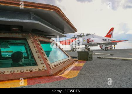 15 marzo 2020 - Oceano Atlantico - Goshawk, annesso al Training Air Wing 1, decolla dal ponte di volo della portaerei USS Gerald R. Ford (CVN 78), 15 marzo 2021. Gerald R. Ford e' in corso nell'Oceano Atlantico e sta conducendo delle qualifiche da portaerei. (Immagine di credito: © U.S. Navy/ZUMA Wire/ZUMAPRESS.com) Foto Stock