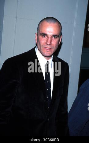 1 GENNAIO 2011 - K24343RM: 7/3/02. "'THE CRUBLE''' SERATA DI APERTURA DELLO SPETTACOLO AL VIRGINIA THEATER DI NEW YORK..DANIEL DAY LEWIS. RICK MACKLER/ 2002 (immagine di credito: © Globe Photos/ZUMAPRESS.com) Foto Stock
