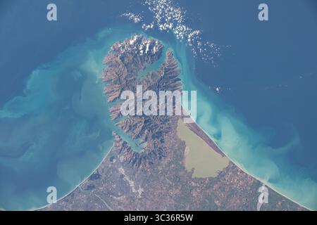 18 marzo 2021 - atmosfera terrestre - Christchurch, nuova Zelanda, è raffigurata sulla costa di Pegasus Bay mentre la stazione spaziale Internazionale orbita a 271 miglia sopra il Pacifico meridionale. (Immagine di credito: © NASA/ZUMA Wire/ZUMAPRESS.com) Foto Stock