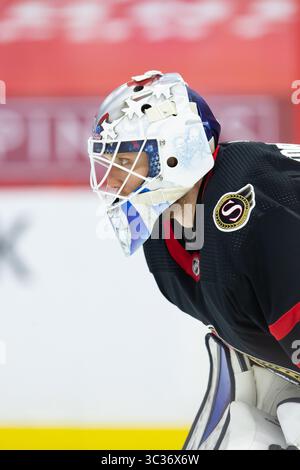 8 aprile 2021: Il portiere degli Ottawa Senators Anton Forsberg (31) durante la partita della NHL tra gli Edmonton Oilers e gli Ottawa Senators al Canadian Tire Centre di Ottawa, Canada. Daniel Lea/CSM.(immagine di credito: &Copy; Daniel Lea/CSM tramite cavo ZUMA) Foto Stock