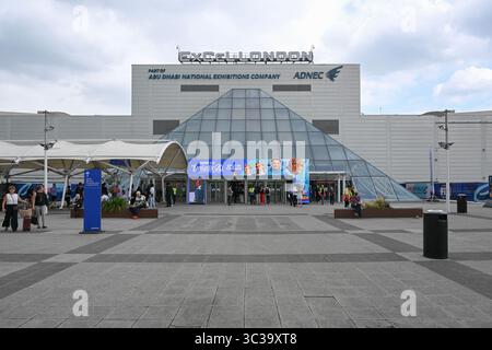 LONDRA, INGHILTERRA - LUGLIO 25: Una visione generale fuori dall'Excel London durante Shakedown & Practice all'e-Prix di Londra, round 15 dell'ABB FIA Formula e World Champsionship 2025 all'Excel London il 25 luglio 2025 a Londra, Inghilterra. (Foto di Vince Mignott/Alamy Live News) Foto Stock