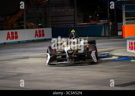 Formula e, Great Britian, Londra, luglio 2025. Nick Cassidy (#37), Jaguar TCS Racing durante le prove libere 1 (FP1). Foto Stock