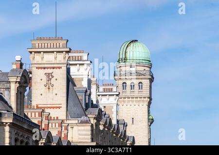 Parigi, Francia-23 febbraio 2025; vista ad angolo basso della torre dell'Osservatorio dell'Università della Sorbona Foto Stock