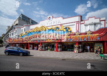 Sale giochi durante le vacanze estive a Marine Parade, Southend-on-Sea, Essex Foto Stock