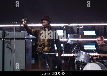 Londra, Regno Unito. 25 luglio 2025. Liam Gallagher sul palco con gli Oasis al Wembley Stadium. LE IMMAGINI DI Cristina Massei/Alamy Live News POSSONO ESSERE UTILIZZATE SOLO IN RELAZIONE ALL'EVENTO. NESSUN USO COMMERCIALE. NESSUN USO IN PUBBLICAZIONI DEDICATE ESCLUSIVAMENTE ALL'ARTISTA. NESSUN UTILIZZO DOPO IL 24 LUGLIO 2026 Foto Stock